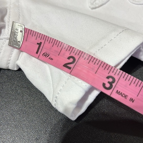 Levi Strauss Girlfriend Short,adjustable waist,stretch,embroidered floral,pocket - Picture 5 of 10